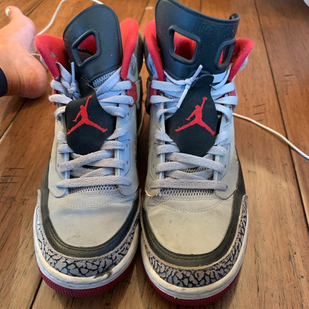 Men’s Jordan spike Size 11